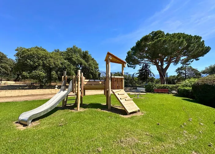 Salduccio Piscine Tennis Mini Golf דירה *